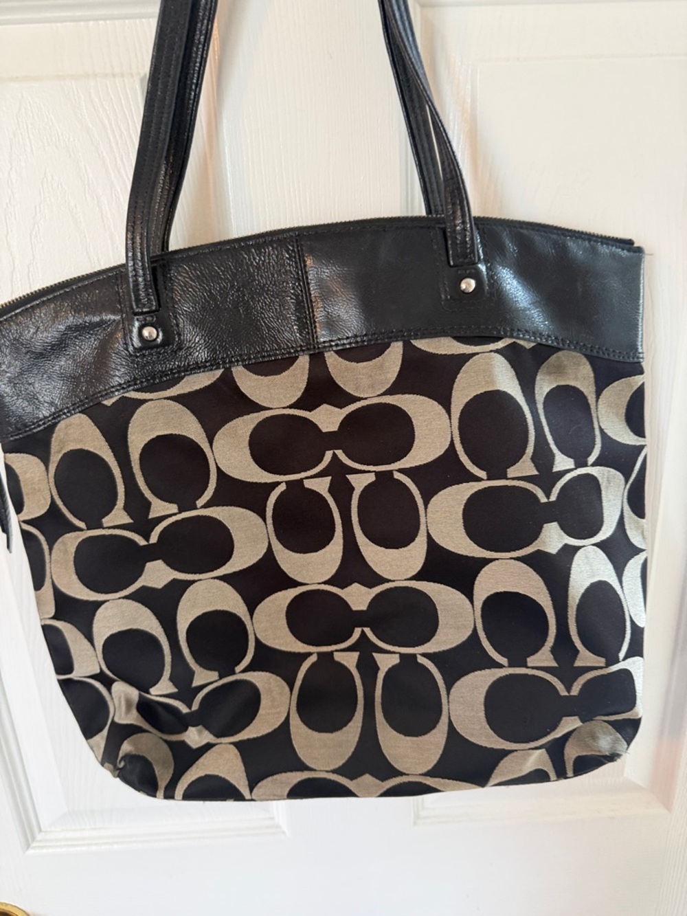 Coach Signature Daisy Tote Bag | Black & Grey Canvas | F18935 - Picture 4 of 6